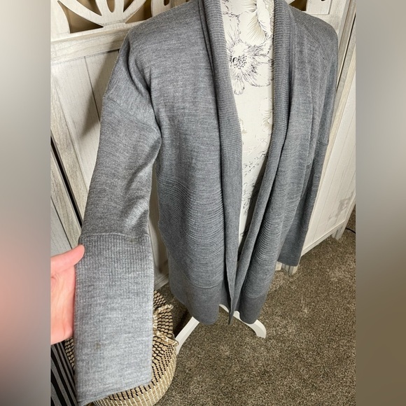 Lululemon Womens Size 8 Gray Sit in Lotus Wrap Merino Wool Oversized Cardigan - Picture 5 of 10